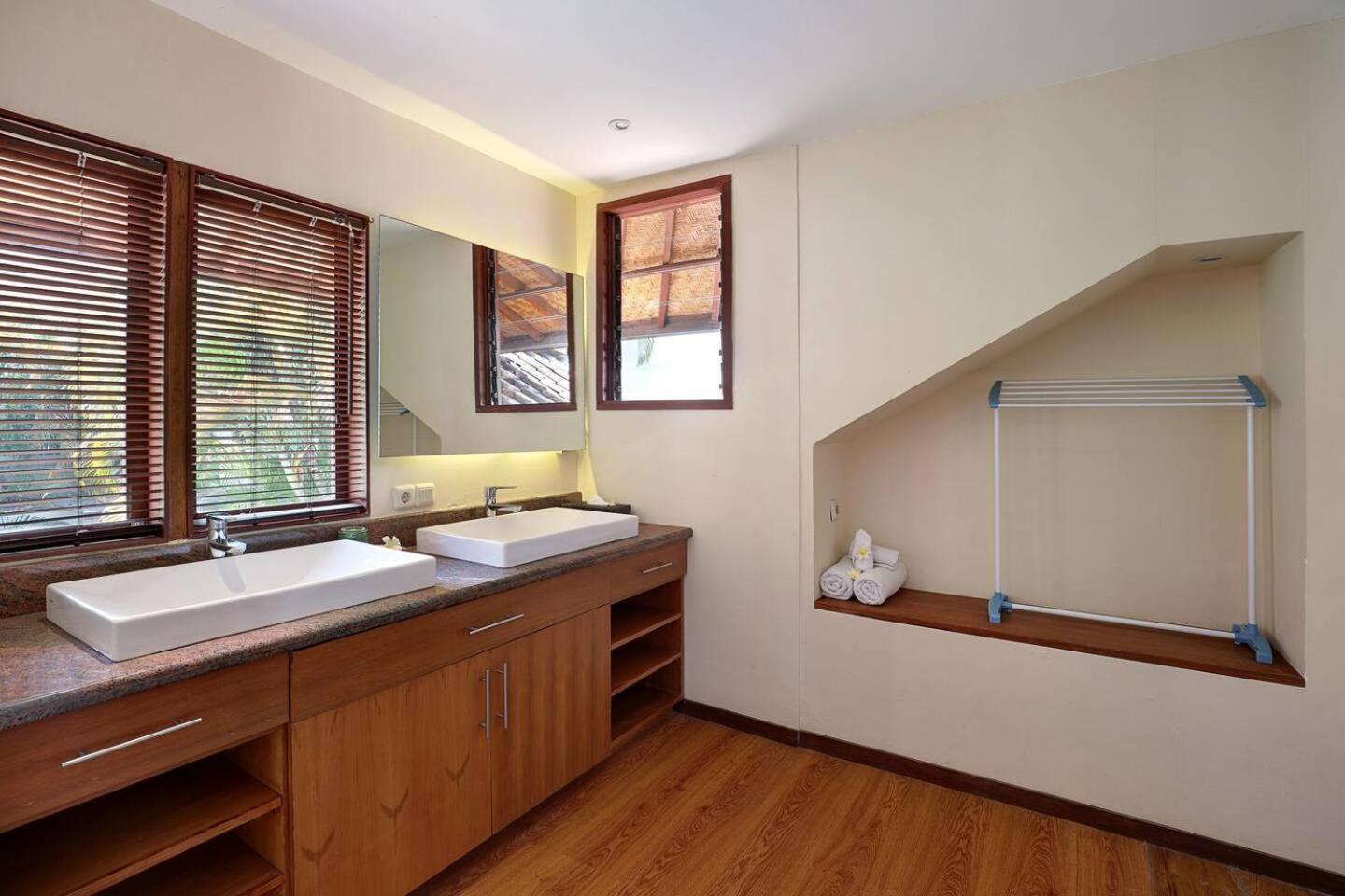 Super Value 4 Bedroom, Walk To Bintang Supermarket Seminyak  Exterior photo